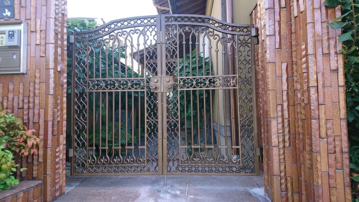 鋳物門扉の取替え 名古屋市港区 | 門扉の取替えならエクステリアの窓口名古屋市港区